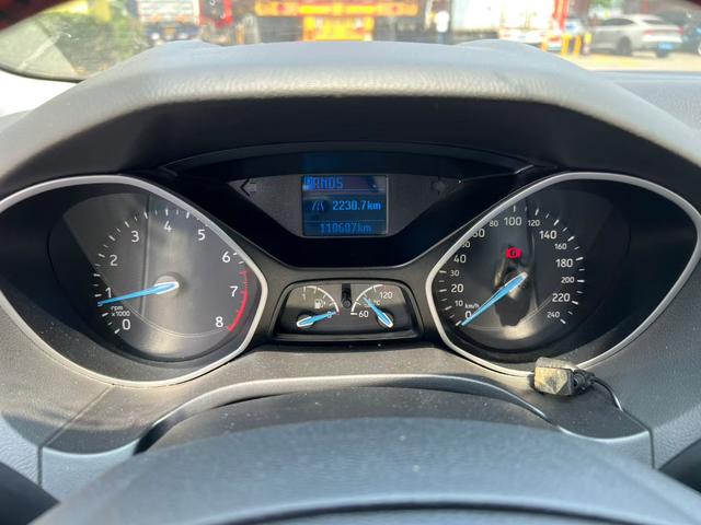 Ford Focus 2015 модификация Тройная литиевая батарея кузов 1.6L автоматическое Com f ort – фото 4