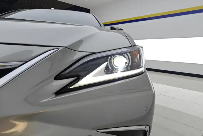 Lexus ES 2022 Model 200 Superior Edition – фото 4