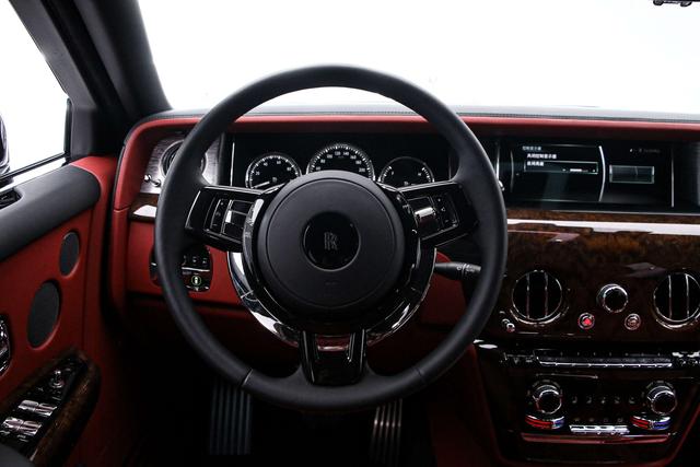Phantom Модель 2018 года 6.7T Long wheelbase Edition – фото 7