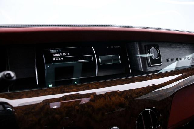 Phantom Модель 2018 года 6.7T Long wheelbase Edition – фото 8