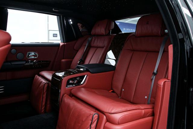 Phantom Модель 2018 года 6.7T Long wheelbase Edition – фото 14