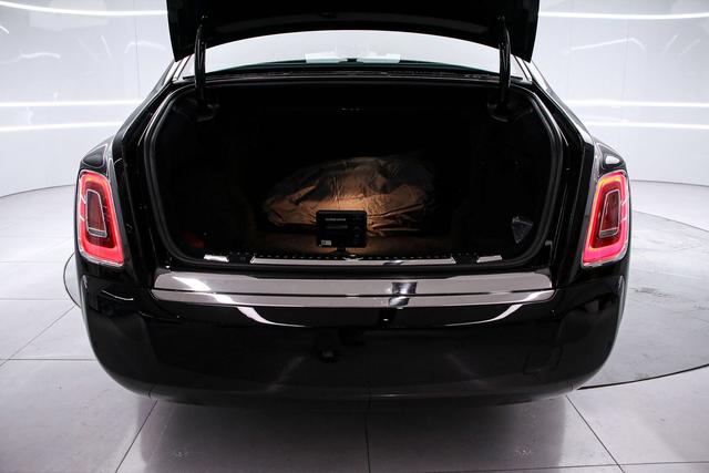 Phantom Модель 2018 года 6.7T Long wheelbase Edition – фото 15