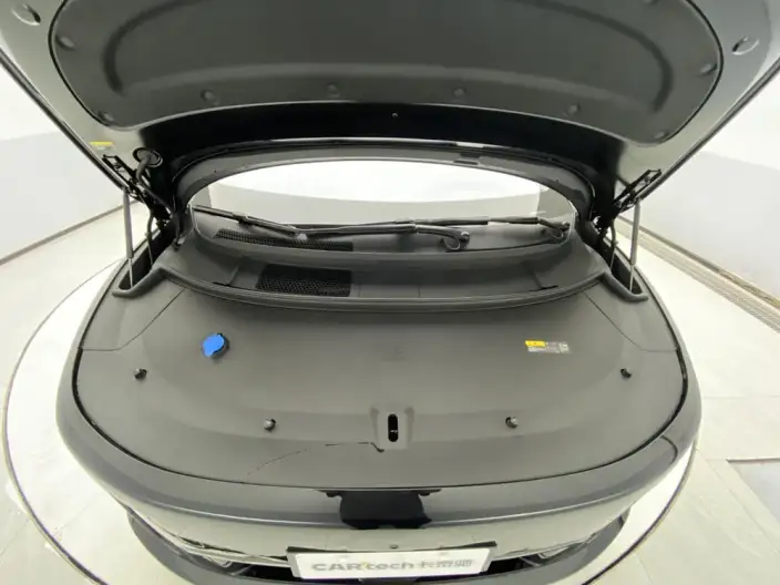 Li Auto i8 2025 Model Standard Edition – фото 10
