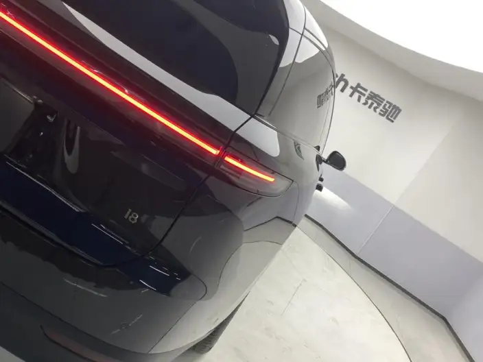 Li Auto i8 2025 Model Standard Edition – фото 16