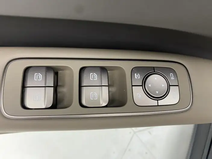 Li Auto i8 2025 Model Standard Edition – фото 27