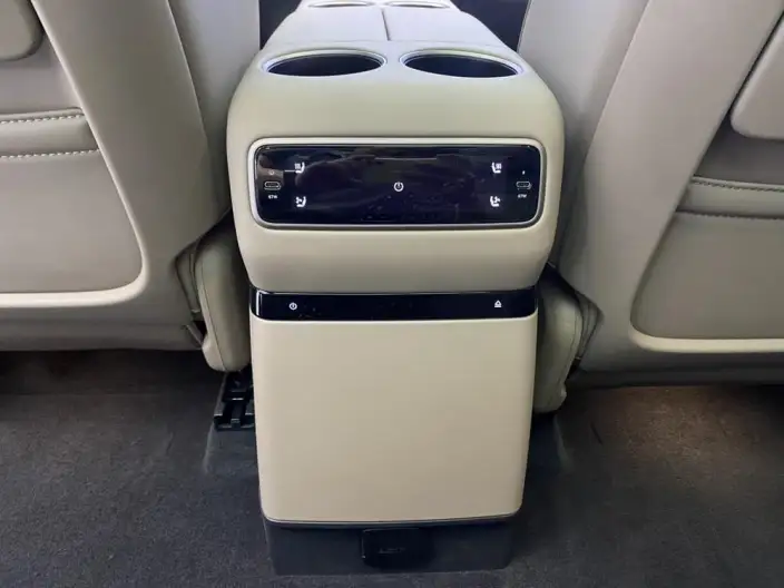 Li Auto i8 2025 Model Standard Edition – фото 50