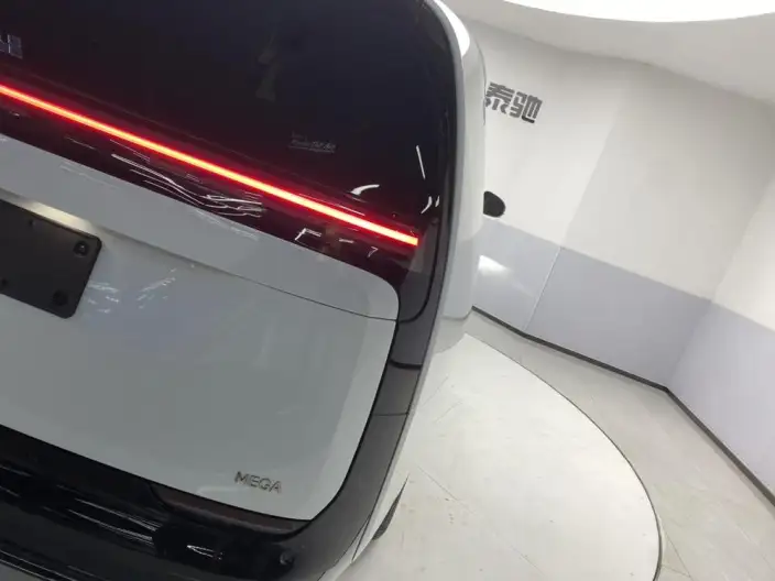 Li Auto MEGA 2024 Model Ultra Edition – фото 13