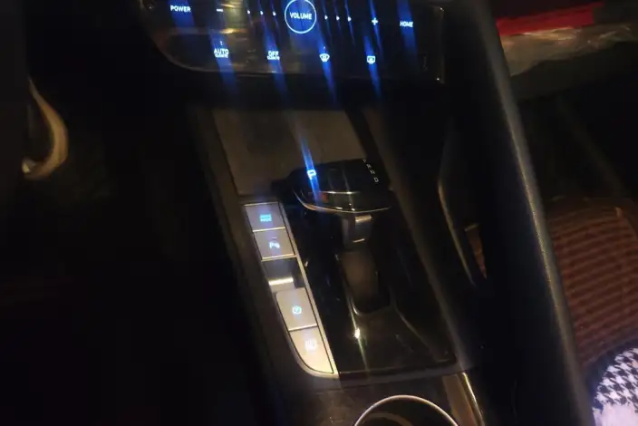 Hyundai Ioniq 2022 Model 1.5L CVT LUX Premium Edition – фото 31