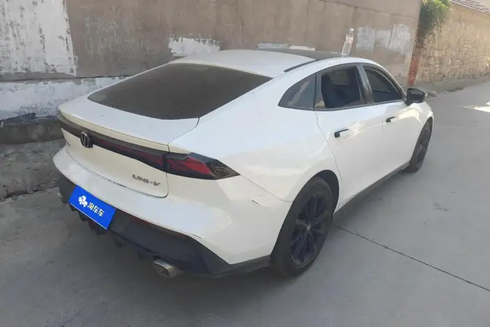 Changan UNI-V 2024 Model 1.5T High Power Edition – фото 3