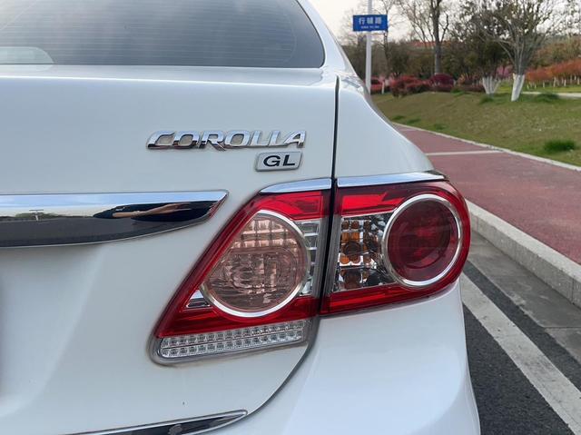 Toyota Corolla 2013 Special Edition 1.6L Automatic Cool GL – фото 4