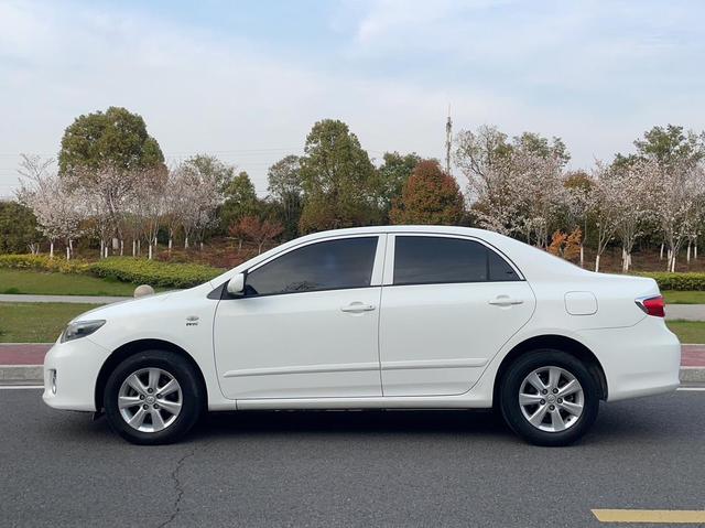 Toyota Corolla 2013 Special Edition 1.6L Automatic Cool GL – фото 10