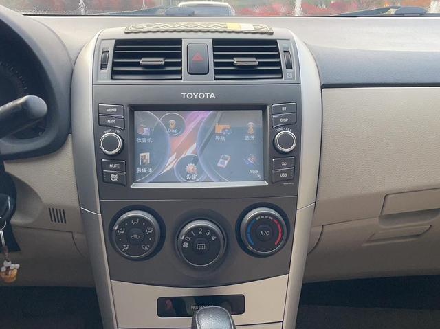 Toyota Corolla 2013 Special Edition 1.6L Automatic Cool GL – фото 20