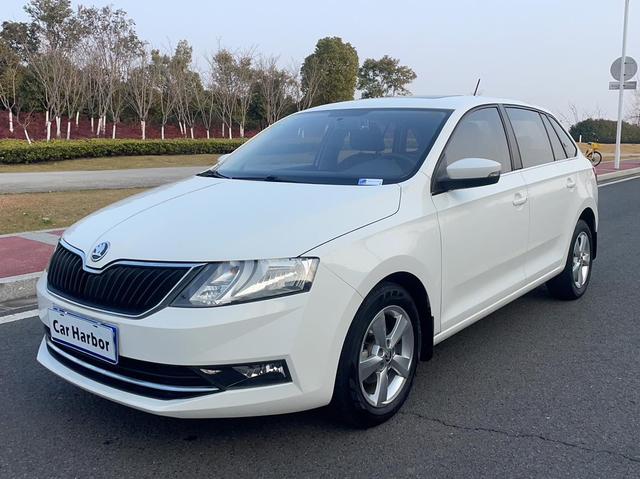 Spaceback Модель 2019 года комплектация 1.5L автоматическое Com f ort Edition National V – фото 1