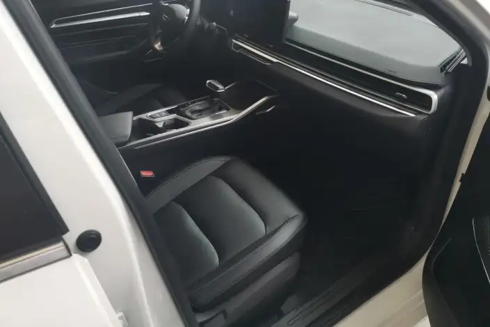 Geely Emgrand 2023 Model No. 4 Gen Champion Edition 1.5L CVT Noble Model – фото 24
