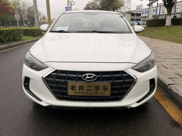 Hyundai Elantra Модель 2019 года 1.5L CVT Smart Hyun · Elite – фото 2