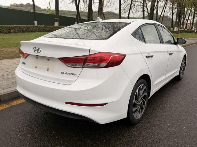 Hyundai Elantra Модель 2019 года 1.5L CVT Smart Hyun · Elite – фото 4
