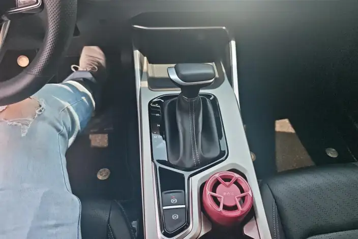 Geely Emgrand 2023 Model No. 4 Gen Champion Edition 1.5L CVT Noble Model – фото 14