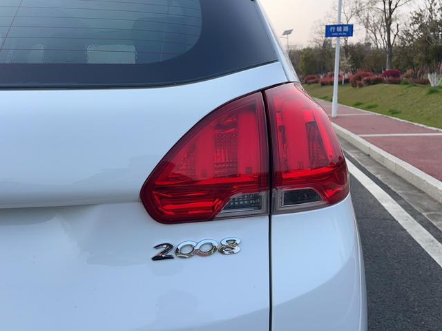 Peugeot 2008 2014 1.6L Automatic Navigation – фото 9
