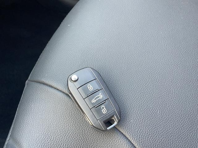 Peugeot 2008 2014 1.6L Automatic Navigation – фото 18