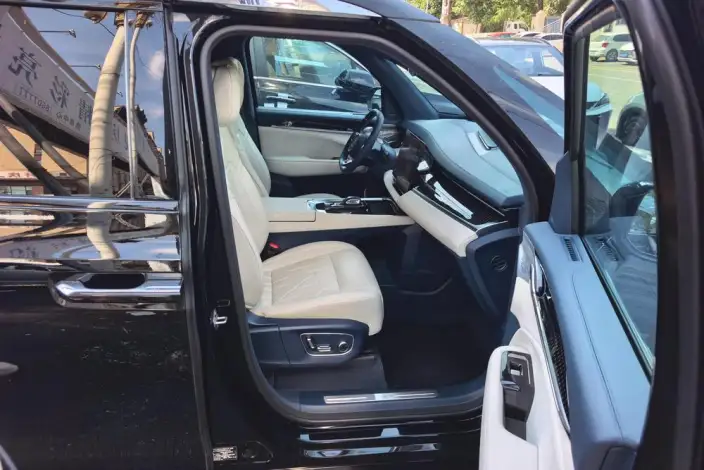 ZEEKR 009 2024 Model VI seat Executive Edition 4WD 108kWh – фото 16