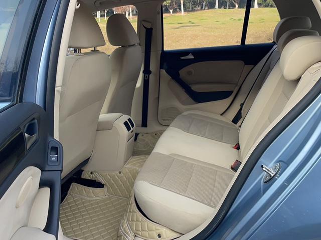 Volkswagen Golf 2012 1.6 Automatic Comfort – фото 12