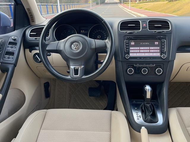 Volkswagen Golf 2012 1.6 Automatic Comfort – фото 20