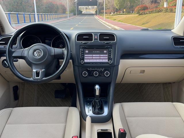Volkswagen Golf 2012 1.6 Automatic Comfort – фото 21