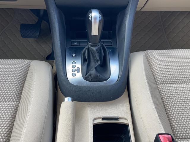 Volkswagen Golf 2012 1.6 Automatic Comfort – фото 23