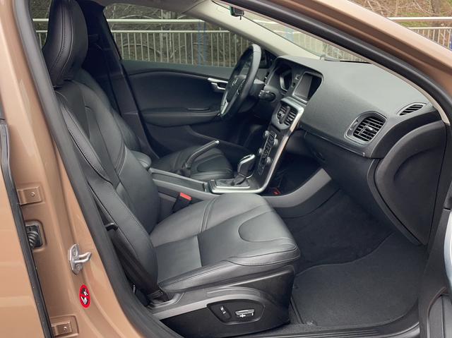 Volvo V40 2014 2.0T Elegant – фото 6