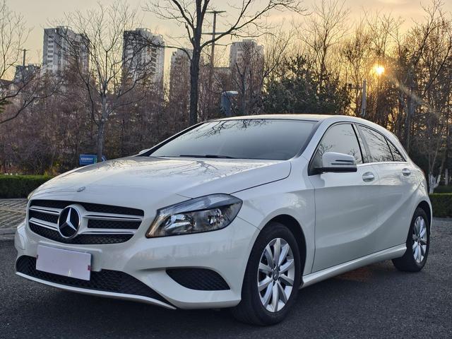 Mercedes-Benz A-Class Import 2015 A 180 Standard type – фото 1