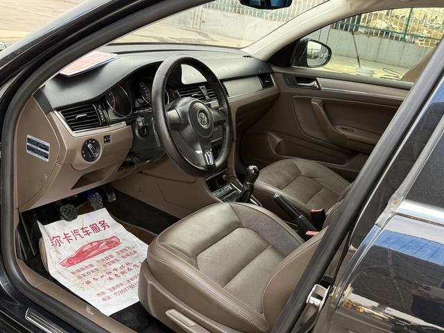 Volkswagen Bora 2014 1.6L Manual Comfort – фото 5