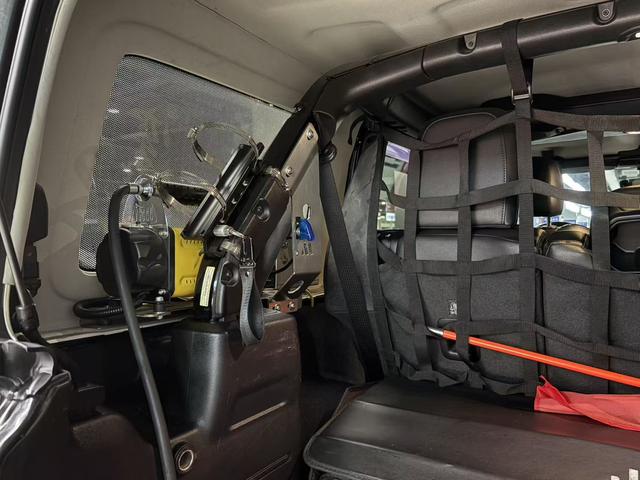 Jeep Wrangler 2019 2.0T Sahara 4-Door China VI – фото 4