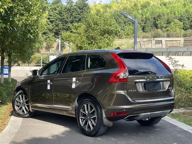 Volvo XC60 2017 модификация T5 AWD Smart Range L Class Edition – фото 3