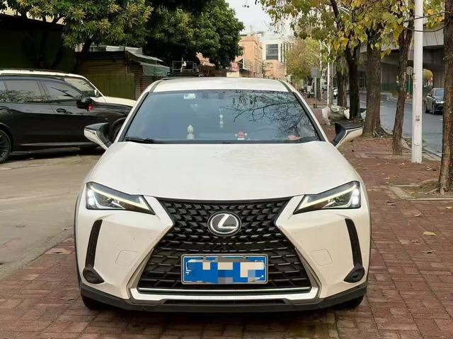 Lexus UX Модель 2019 года 260h Tan · Cool Edition Country VI – фото 2
