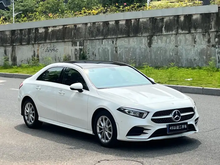 Mercedes-Benz A-class 2021 Model A 200 L Sports sedan Dynamic Edition – фото 2