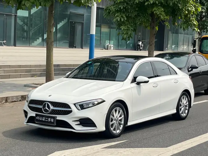Mercedes-Benz A-class 2021 Model A 200 L Sports sedan Dynamic Edition – фото 41