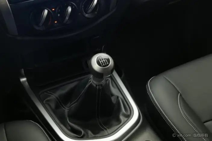 Nissan Terra 2020 Model 2.5L Manual 2WD Elite Edition – фото 16