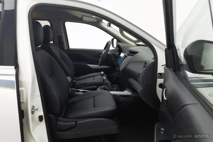 Nissan Terra 2020 Model 2.5L Manual 2WD Elite Edition – фото 24