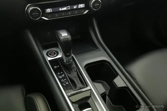 Nissan Sylphy 2023 Model 1.6L CVT Yuexiang Edition – фото 15