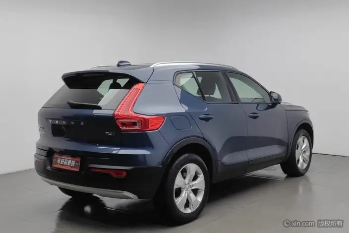 Volvo XC40 2022 Model T4 4WD Zhixing Fashion Edition – фото 4