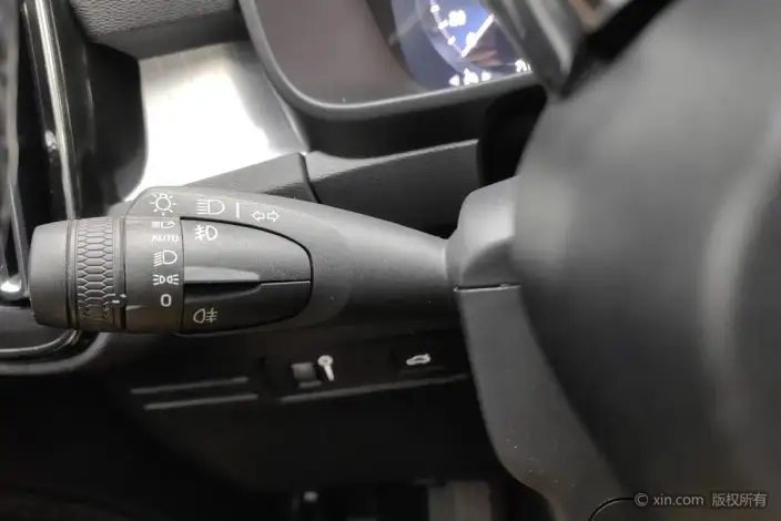 Volvo XC40 2022 Model T4 4WD Zhixing Fashion Edition – фото 17