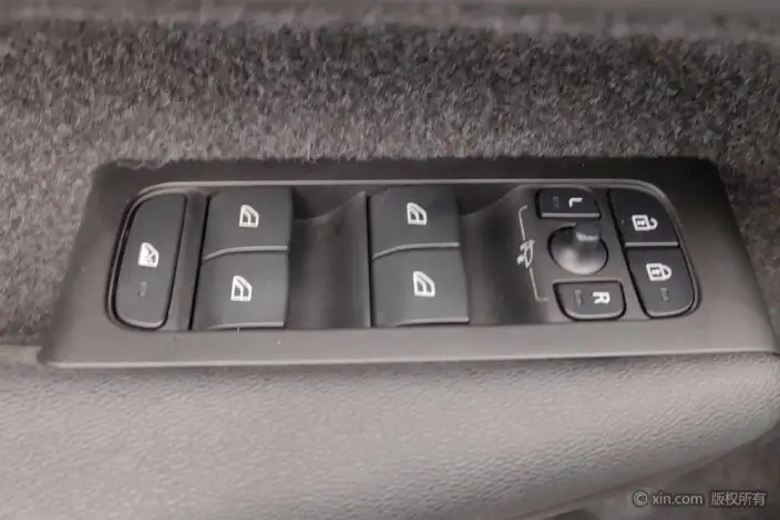 Volvo XC40 2022 Model T4 4WD Zhixing Fashion Edition – фото 23