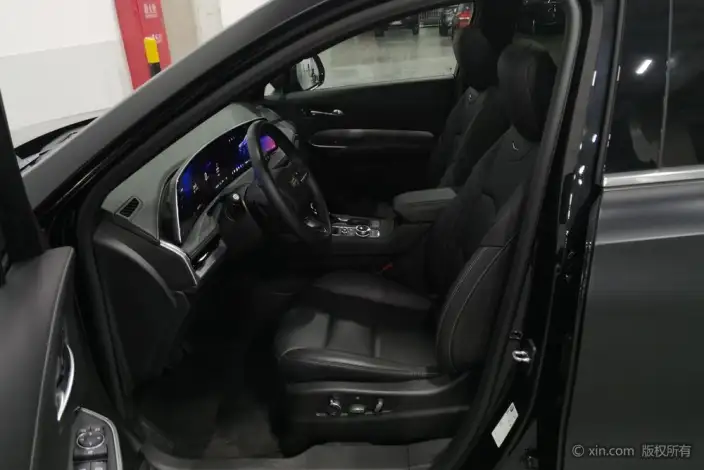 Cadillac XT4 2024 Model 28T 2WD Noble Model – фото 17