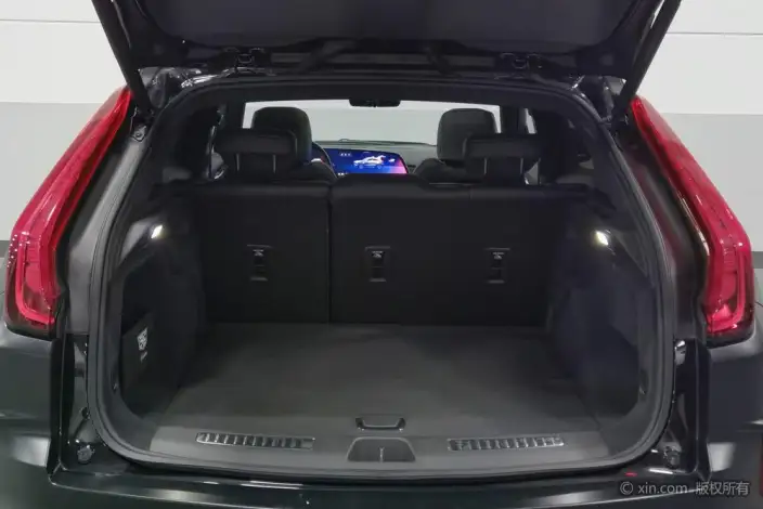 Cadillac XT4 2024 Model 28T 2WD Noble Model – фото 24