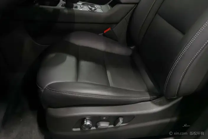 Cadillac XT4 2024 Model 28T 2WD Noble Model – фото 42