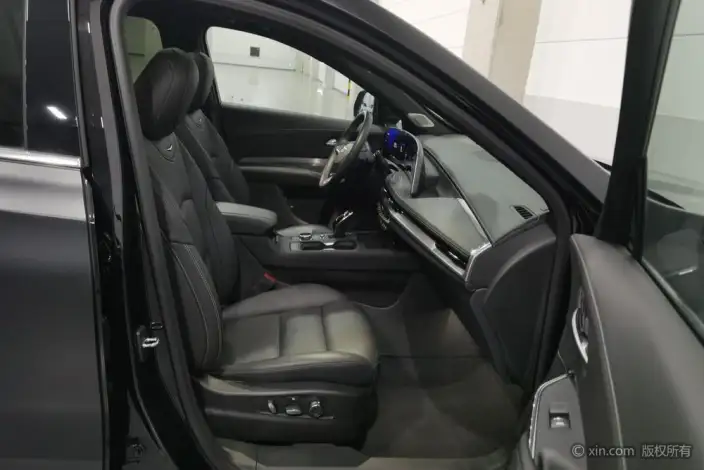 Cadillac XT4 2024 Model 28T 2WD Noble Model – фото 43