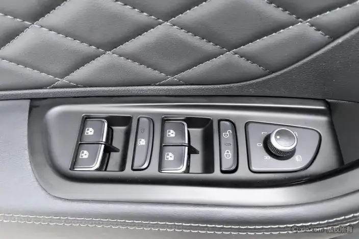 Hongqi HS7 2021 Model 3.0T Automatic 4WD Smart Flag Enjoy Edition – фото 21