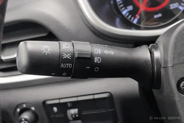 Zhonghua V3 2020 Model 1.6L Manual Smart Starry sky Edition – фото 15