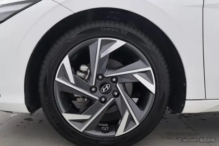 Hyundai Ioniq 2023 Model 1.5L CVT LUX Premium Edition – фото 8