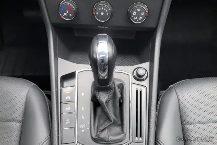 Volkswagen Lavida 2022 Model 1.5L Automatic Comfort Edition – фото 13